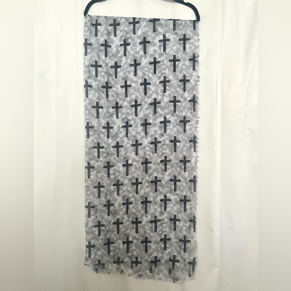 Scarf/Wrap cloudy grey lightweight fabric with black cross pattern